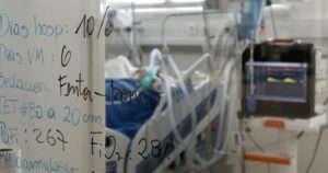 Minsal destinará tres hospitales de Santiago para uso exclusivo de pacientes Covid