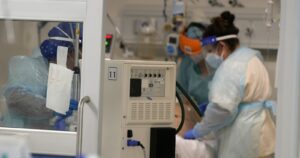 Balance COVID-19: Minsal reportó 5.807 nuevos casos y 164 camas críticas disponibles