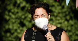 Ministro Figueroa enfrenta a Beatriz Sánchez y le pide que 