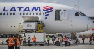 LATAM continuará transportando vacunas gratis durante todo el 2021