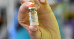 Vacuna de Sinovac redujo a la mitad contagio en trabajadores de salud de Manaos