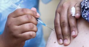 Calendario de vacunación COVID-19 avanza con personas de 39 y 35 años