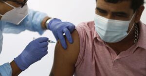 Un millón de personas se mantienen rezagadas de la vacunación contra el COVID-19