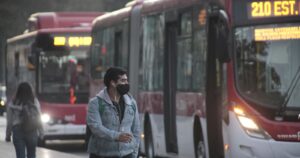 10 comunas de la Región Metropolitana no han logrado bajar la movilidad en al menos 20%