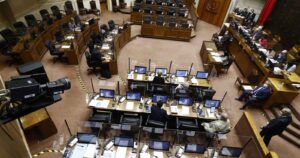 Senado verá este domingo postergación de elecciones y nuevo bono Clase Media
