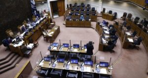Senado discute la postergación de elecciones y entrega del Bono Clase Media