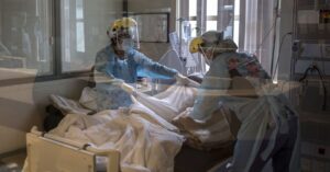 Minsal reportó 6.372 casos nuevos de COVID-19 y ocupación de camas UCI del 97%