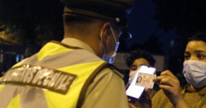 Fiesta clandestina en laboratorio que procesa PCR deja 29 detenidos