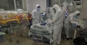 Argentina superó los 60 mil muertos por COVID-19 y ministra de Salud advierte que es el peor momento de la pandemia