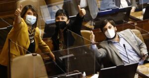 Congreso despachó proyecto que permite cambiar orden de apellidos de los hijos