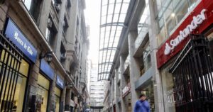 Bancos podrán ofrecer cuentas corrientes sin cheques ni domicilio en el país