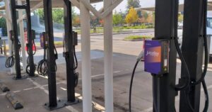 ElectroRuta: Enel X y Sodimac se comprometen a instalar en el país 30 nuevos puntos de carga para vehículos eléctricos
