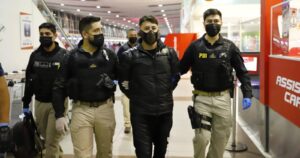 Por robo con violencia: detienen a cantante de trap Bayron Fire cuando se iba a Puerto Rico