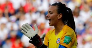 VIDEO - El tapadón con el que Christiane Endler se lució en la Champions femenina