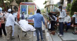 India registra nuevo récord de contagios con COVID-19: más de 370 mil casos nuevos y 3.600 muertes en un día