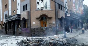 Absueltos de incendio en hotel fueron condenados por fabricación y lanzamiento de molotov
