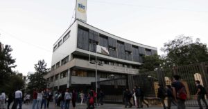 Reapertura de los liceos emblemáticos de Santiago se definirá junto con la comunidad escolar