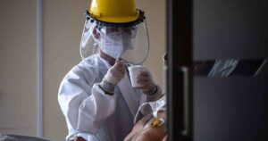 Se disparan los contagios de COVID-19 en Europa y países anuncian cifras récord