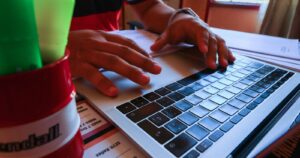 Las becas y beneficios que se están entregando a los estudiantes de educación superior ante la continuidad de las clases online