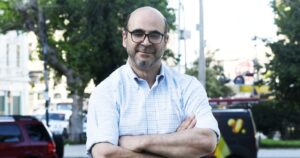El vínculo entre Fernando Atria y minera sueca que envió material tóxico a Chile