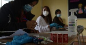 52% de los vocales de mesa tiene sus dos dosis de la vacuna contra el COVID-19