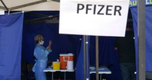 Municipios de la Región Metropolitana reportaron falta de dosis de vacuna Pfizer