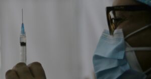 Vacuna combinada contra la influenza y el COVID-19 mostró prometedores resultados