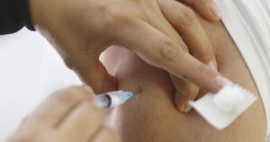 Esta semana se inicia calendario de vacunación para personas de hasta 40 años