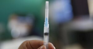 OMS aprobó el uso de emergencia de la vacuna china Sinopharm
