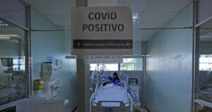 Número de casos diarios de COVID-19 sigue por sobre los 7 mil