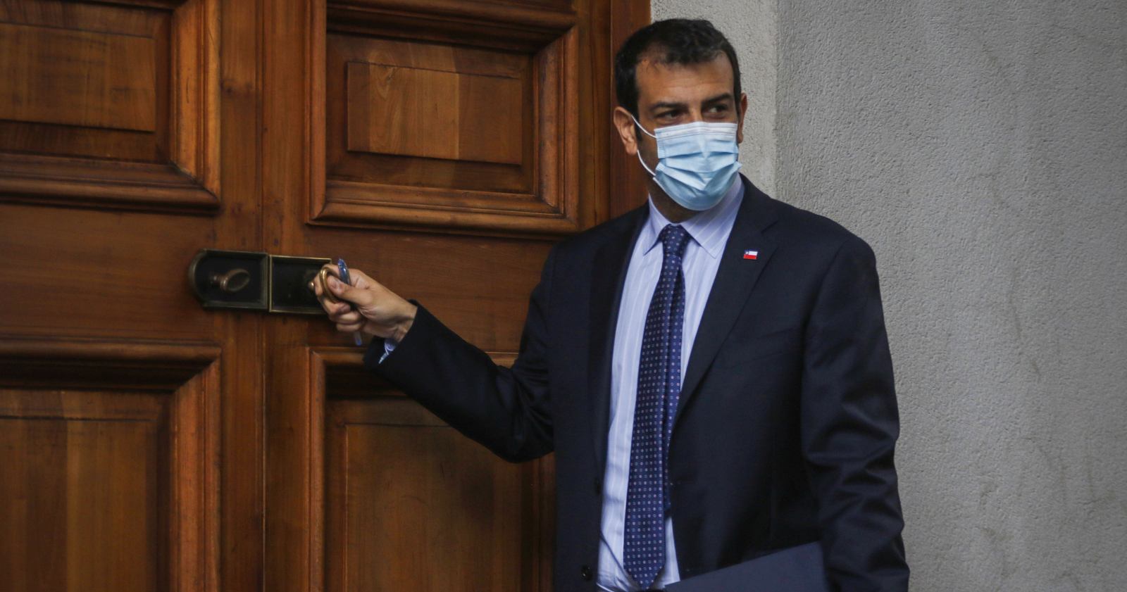 delgado toque de queda