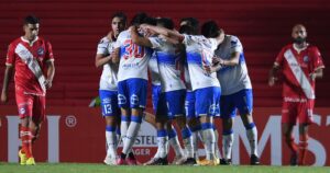 U. Católica vence como forastero y se mete en la pelea en Copa Libertadores