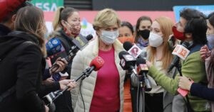 Matthei adelanta que la UDI llevará a Lavín a primaria presidencial: 