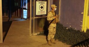 Delincuentes roban en local de votación custodiado por militares