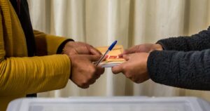 Al menos cuatro vocales de mesa han sido confirmados como COVID-19 positivos