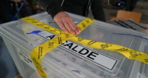 Elecciones: con cierre de mesas y sellado de urnas culmina primera jornada