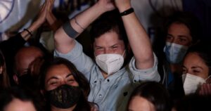 Gabriel Boric anunció que reunió las firmas para ser candidato a una primaria