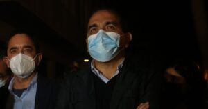 Carlos Maldonado levanta la cabeza tras quedar solo en el Servel: 