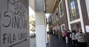 Vacunatorios en el Estadio Nacional y otros puntos de la Región Metropolitana funcionarán durante el fin de semana