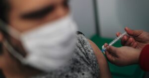 Revisa los puntos de vacunación en la Región Metropolitana durante este domingo