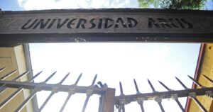 La historia del hombre que compró la cartera de deuda de los estudiantes de la Universidad Arcis