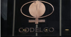 Pedro Pablo Errázuriz y Patricia Núñez asumen como nuevos directores de Codelco