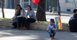 Registro Civil deberá inscribir partida de nacimiento de niño con sus dos madres