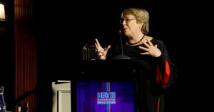 Bachelet espera que los constituyentes jóvenes tengan una mirada 