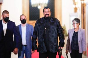 Venezuela: Nicolás Maduro recibe en audiencia al actor Steven Seagal