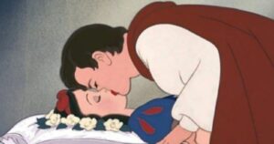 La polémica que gira entorno a Blancanieves y su beso no consensuado