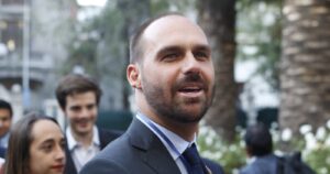 Hijo de Bolsonaro encara a Alberto Fernández: 