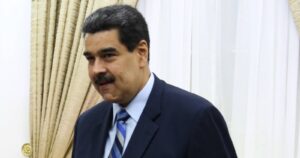 Maduro acusa a Biden de no donar vacunas y 