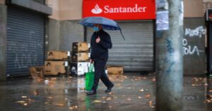 Onemi declaró alerta temprana en 10 comunas de la Región Metropolitana por lluvias