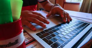 Fallo de servidor provoca caída de webs gubernamentales y de compras a nivel mundial